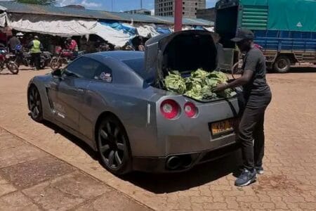 NISSAN GTR